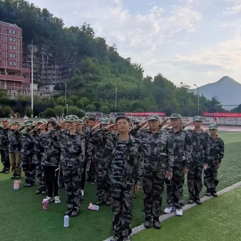 盛夏八月，碧空如洗，戰(zhàn)歌聲聲